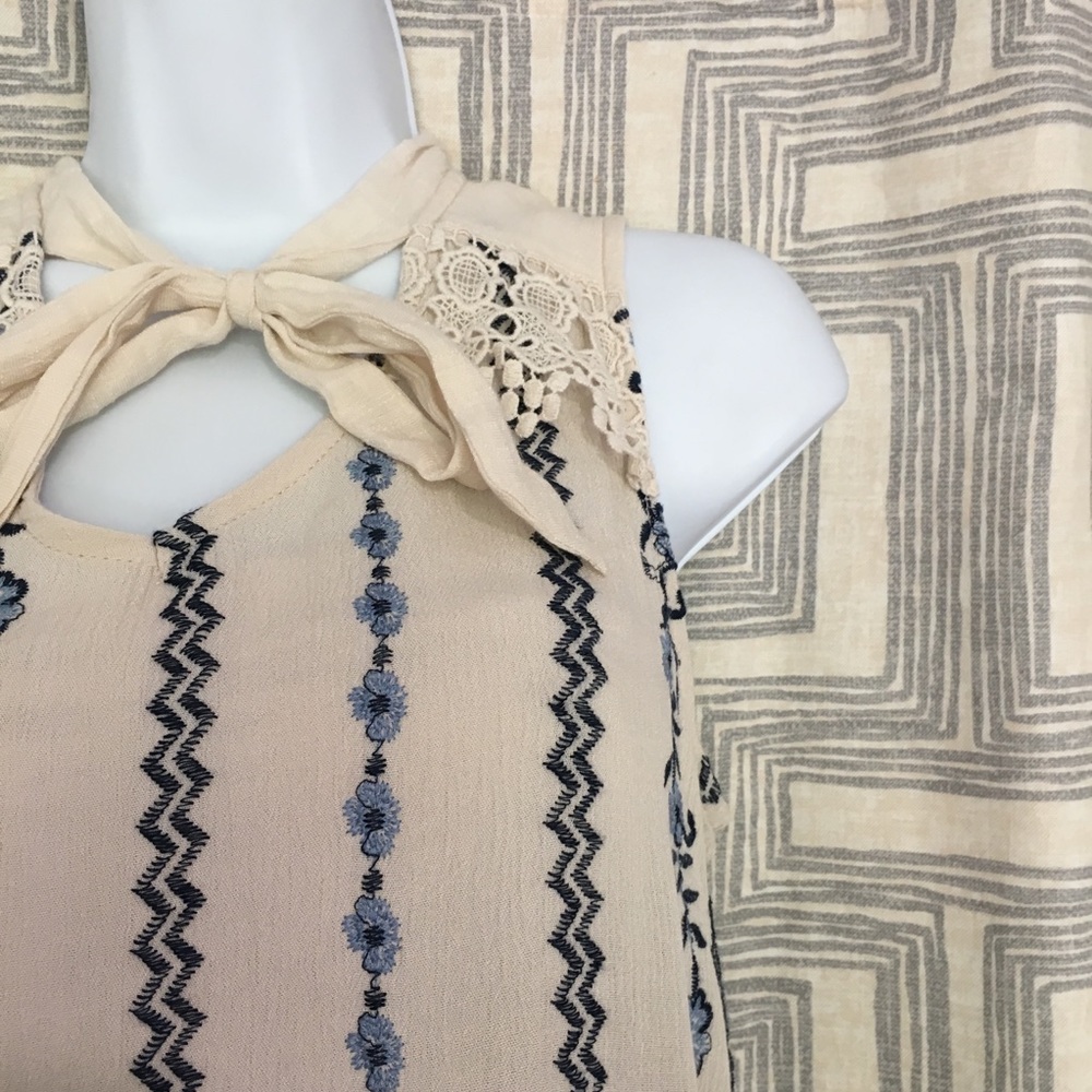 ✨host pick✨ Knox Rose Top - Picture 2 of 7